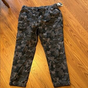 Airwalk Men's Camouflage Cargo Pants